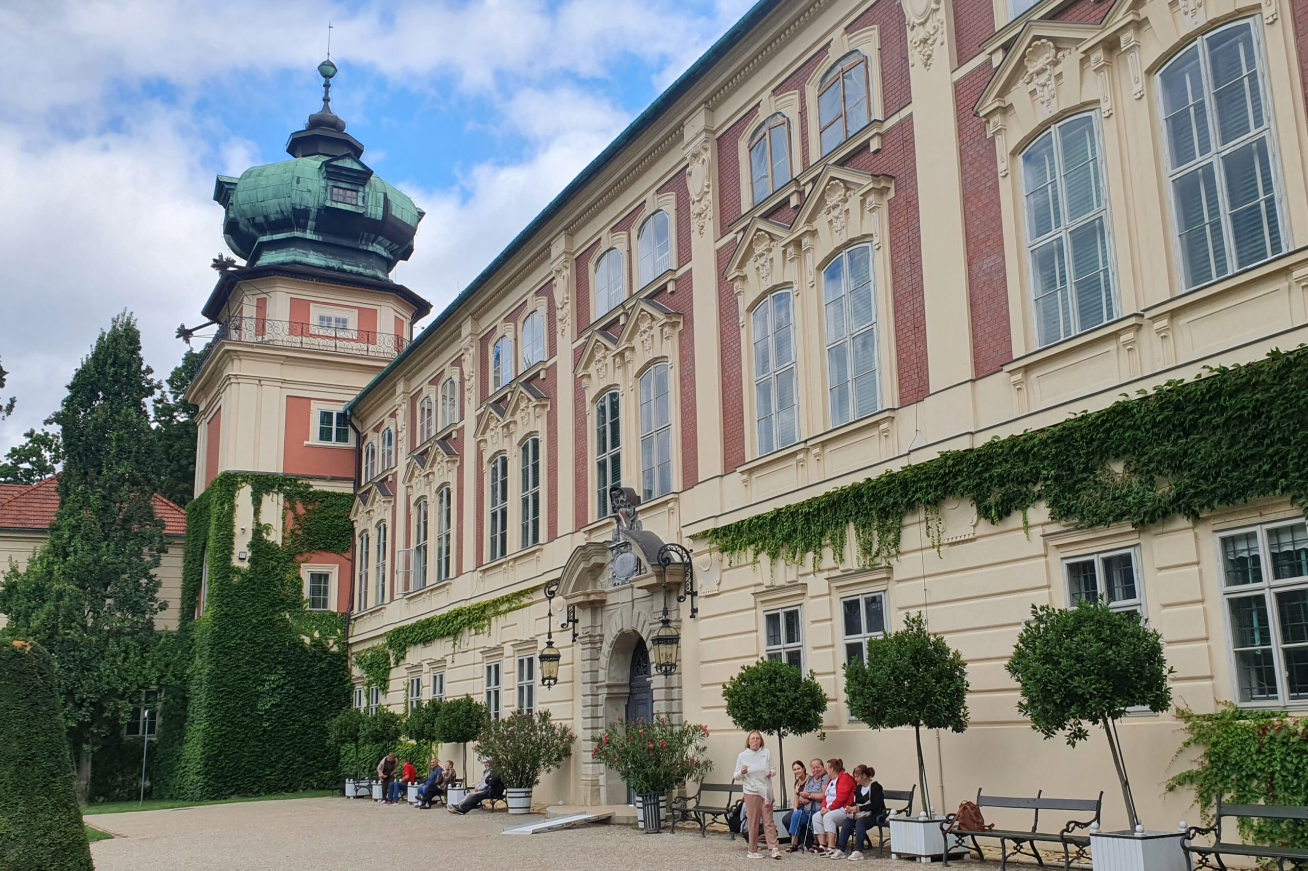 Wycieczka Integracyjno – Edukacyjno – Historyczna do Muzeum „Zamek w Łańcucie”, Muzeum Polaków Ratujących Żydów w Markowej, Warsztaty Kuchni Podkarpackiej.